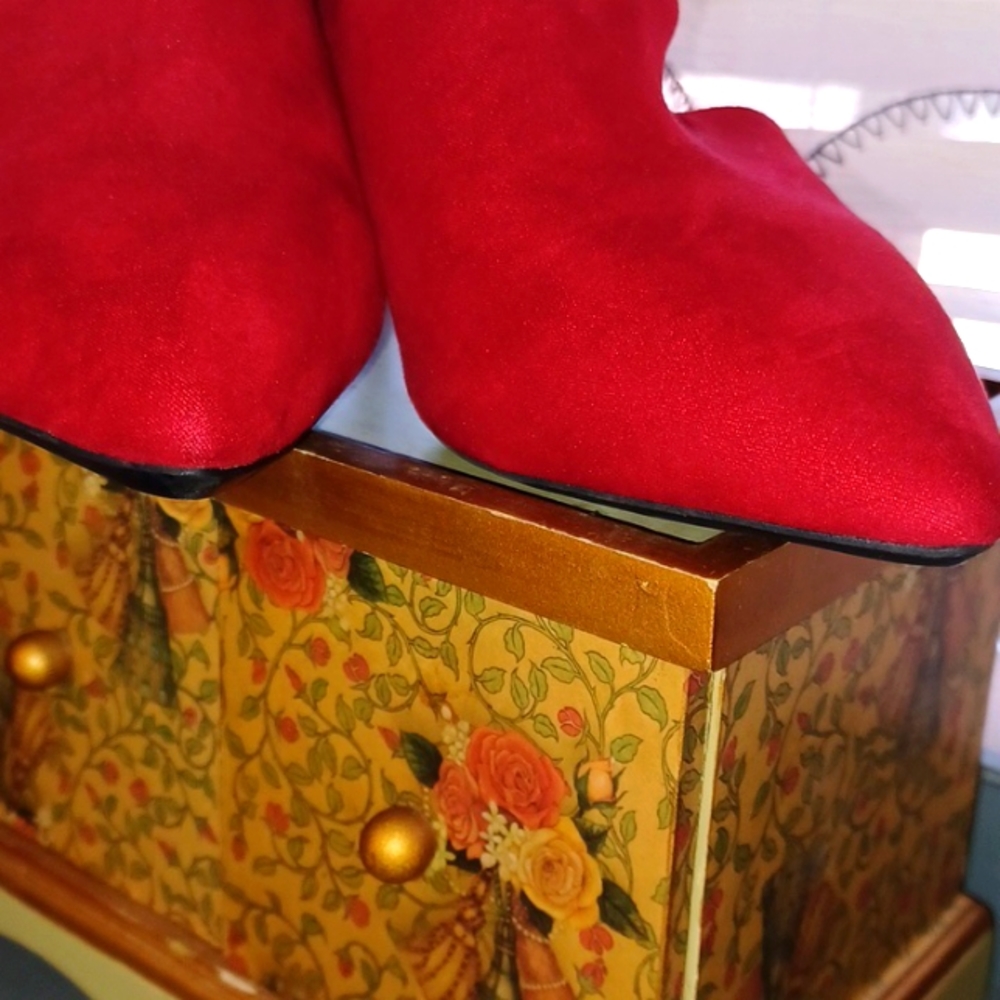 JONES NY Raspberry Suede Pumps - Picture 5 of 5